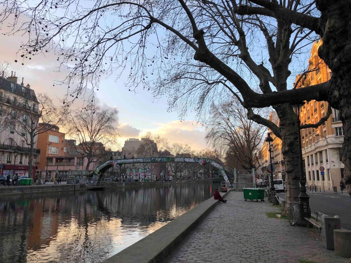 Two With View Near Canal Apartment